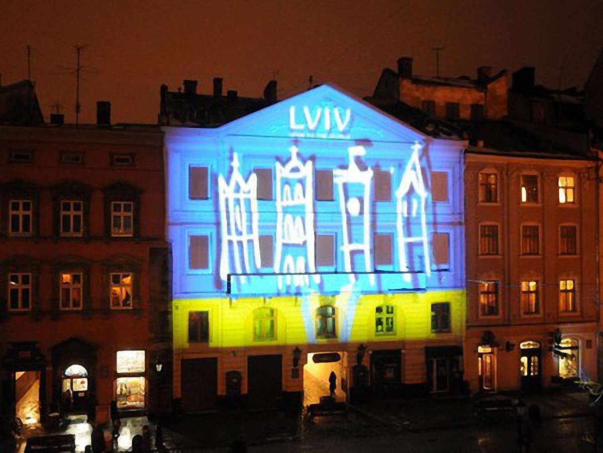 У Львові 3D меппінг-шоу переглянуло 1000 осіб