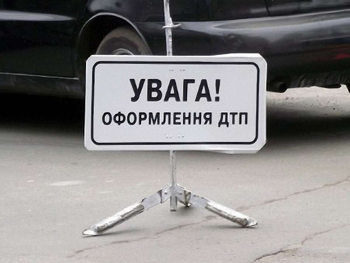 На Львівщині зіткнулись дві автівки: двоє травмованих