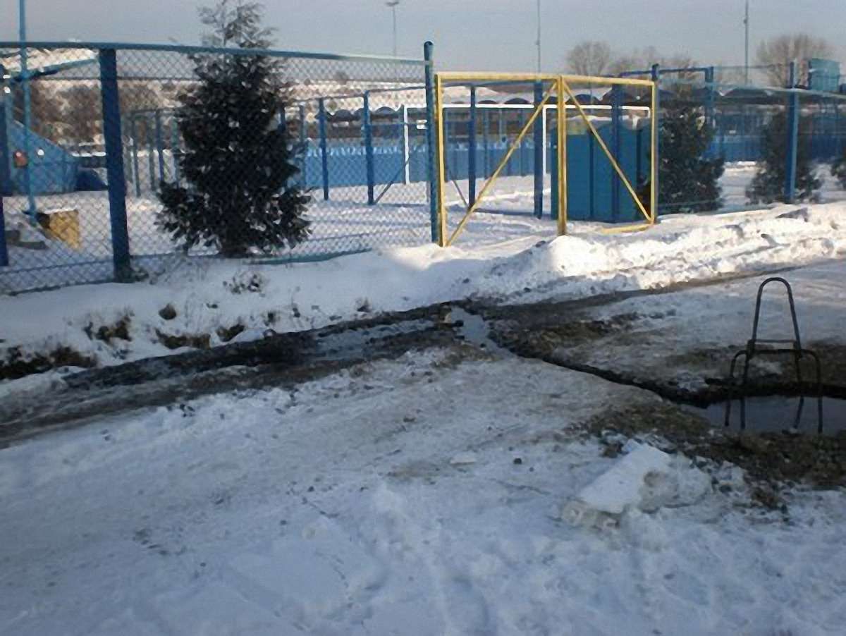 У Добромилі на Львівщині два місяці потерпають через витік нечистот