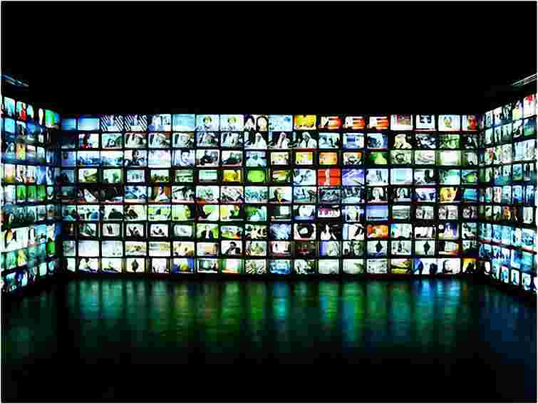 Українське ТБ вдвічі більше говорить про владу, ніж про опозицію