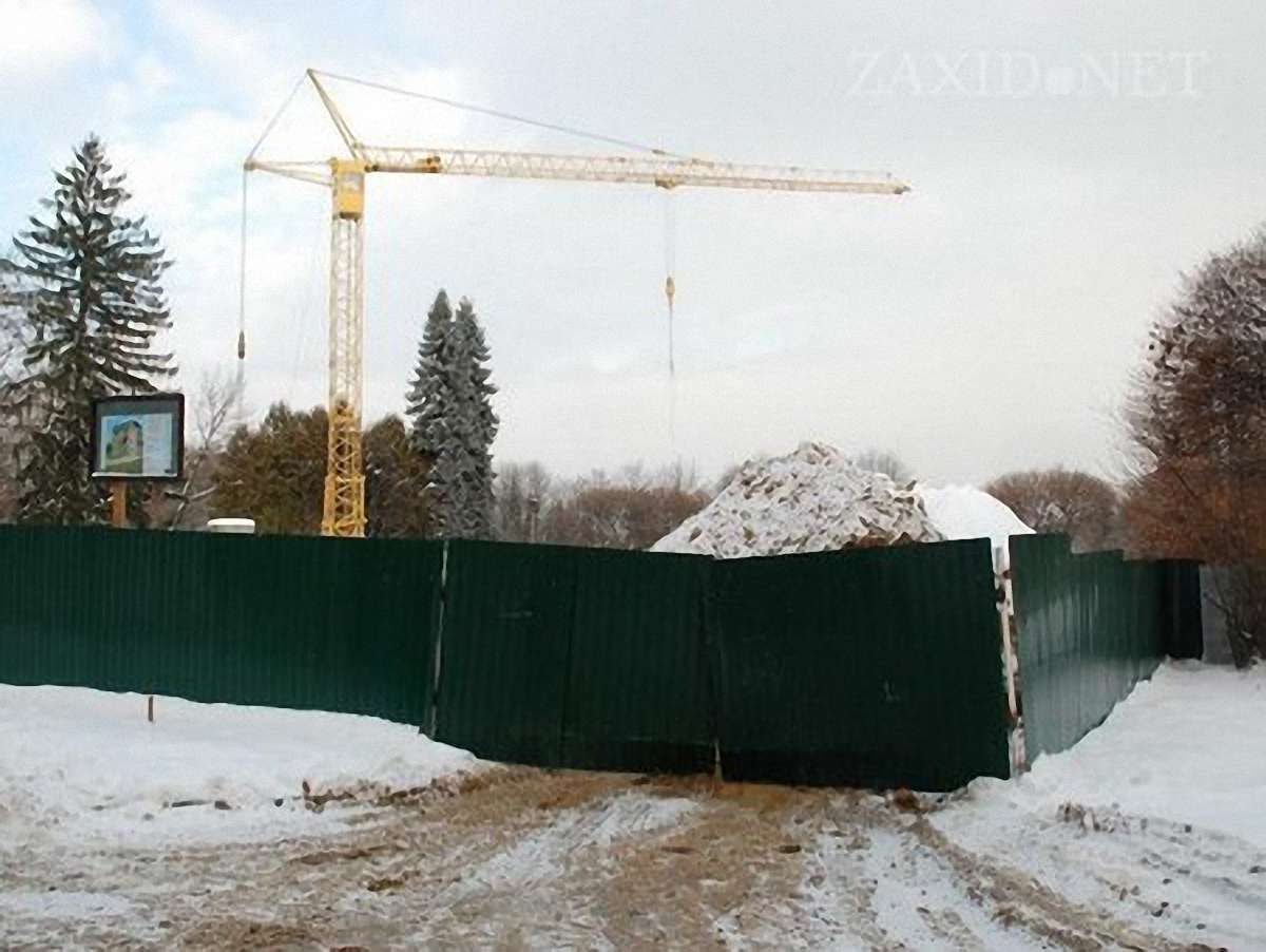 Регіонал будує в парку у Львові попри кримінальну відповідальність
