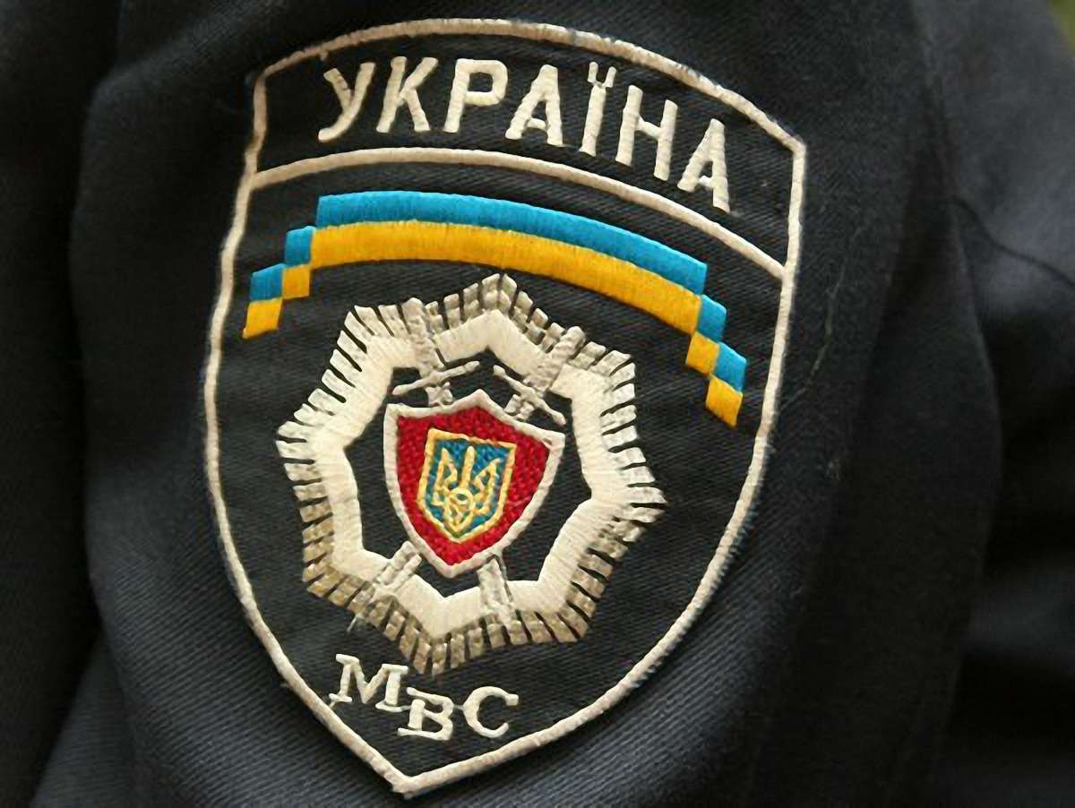 У Львові на вокзалі міліціонер привласнив майно польки