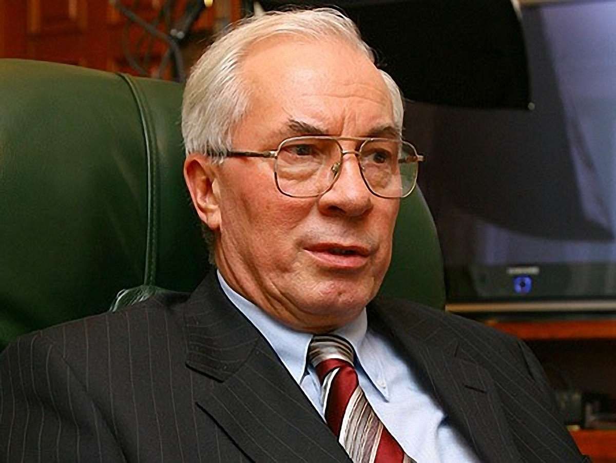 Азаров вважає місцеву владу найслабшою ланкою у роботі з людьми