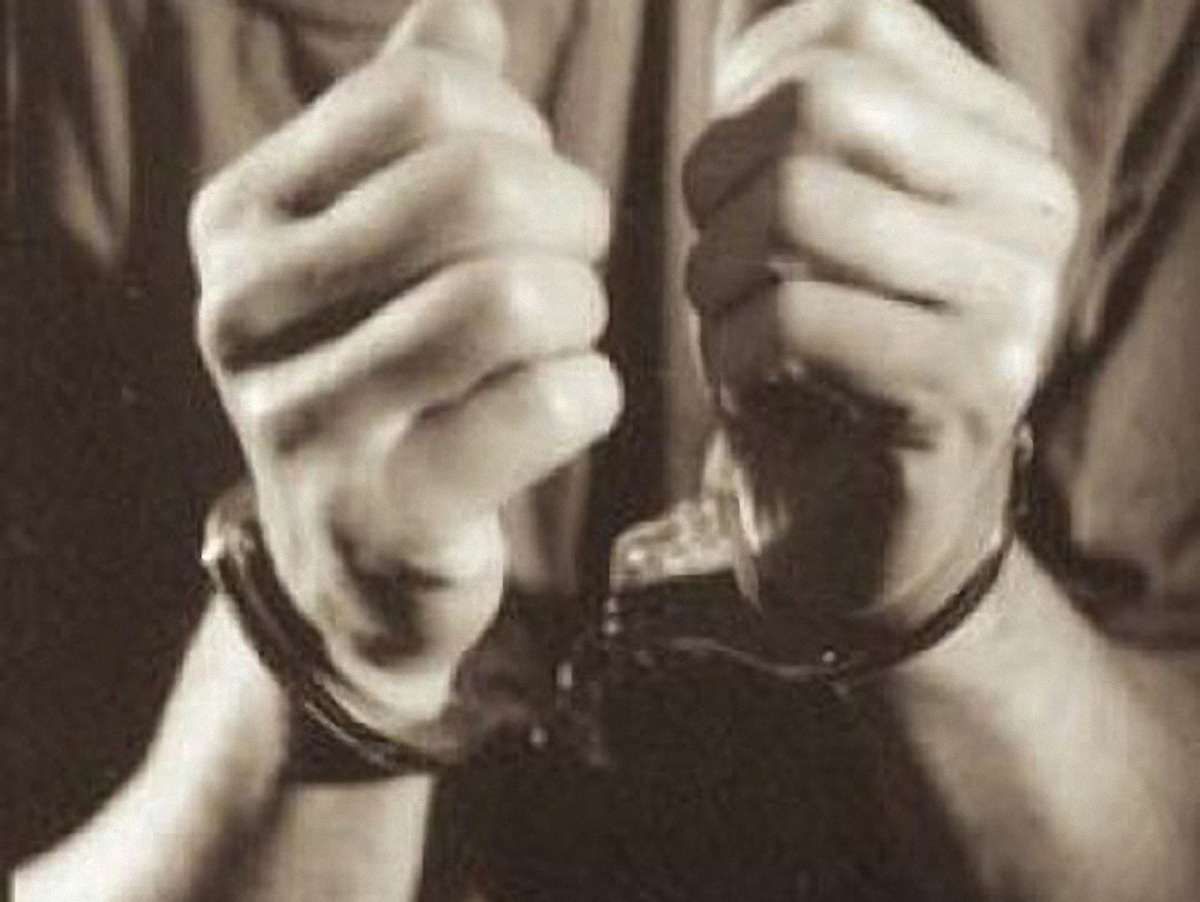На Львівщині троє молодиків намагались викрасти таксі
