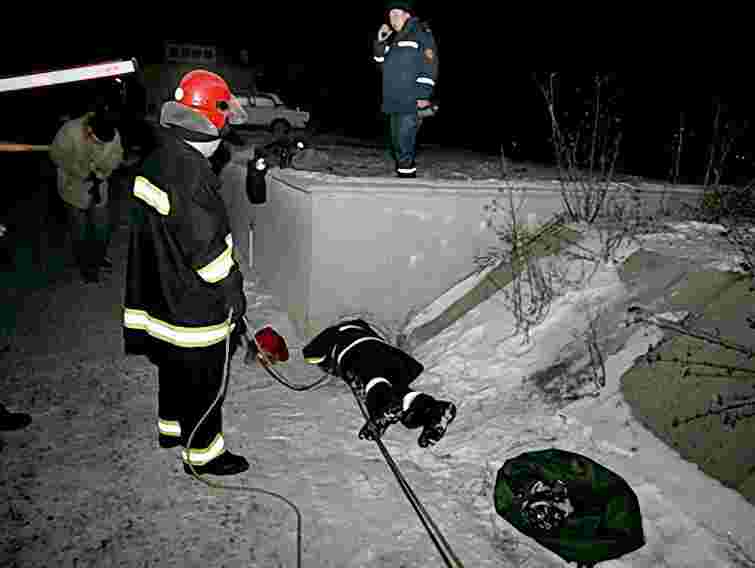 У Тернополі 61-річний чоловік застряг у стічній трубі