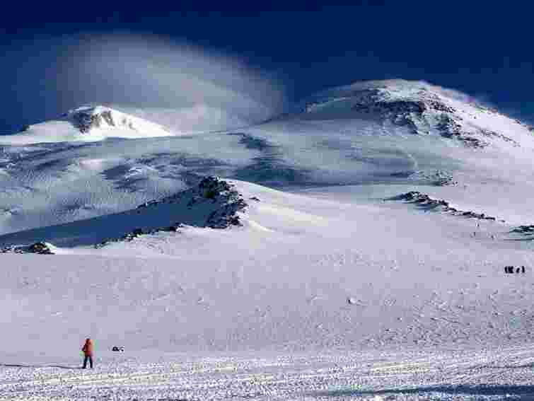 На Ельбрусі тиждень шукають українського альпініста