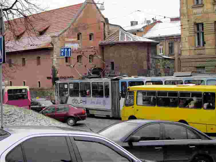 Львів збільшить кількість транспорту до Винник