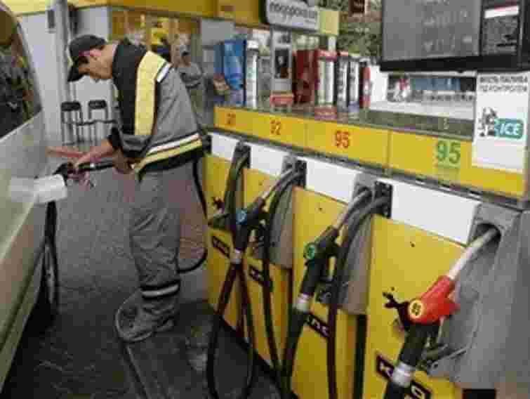 Хорошковському доручили стабілізувати ціни на пальне