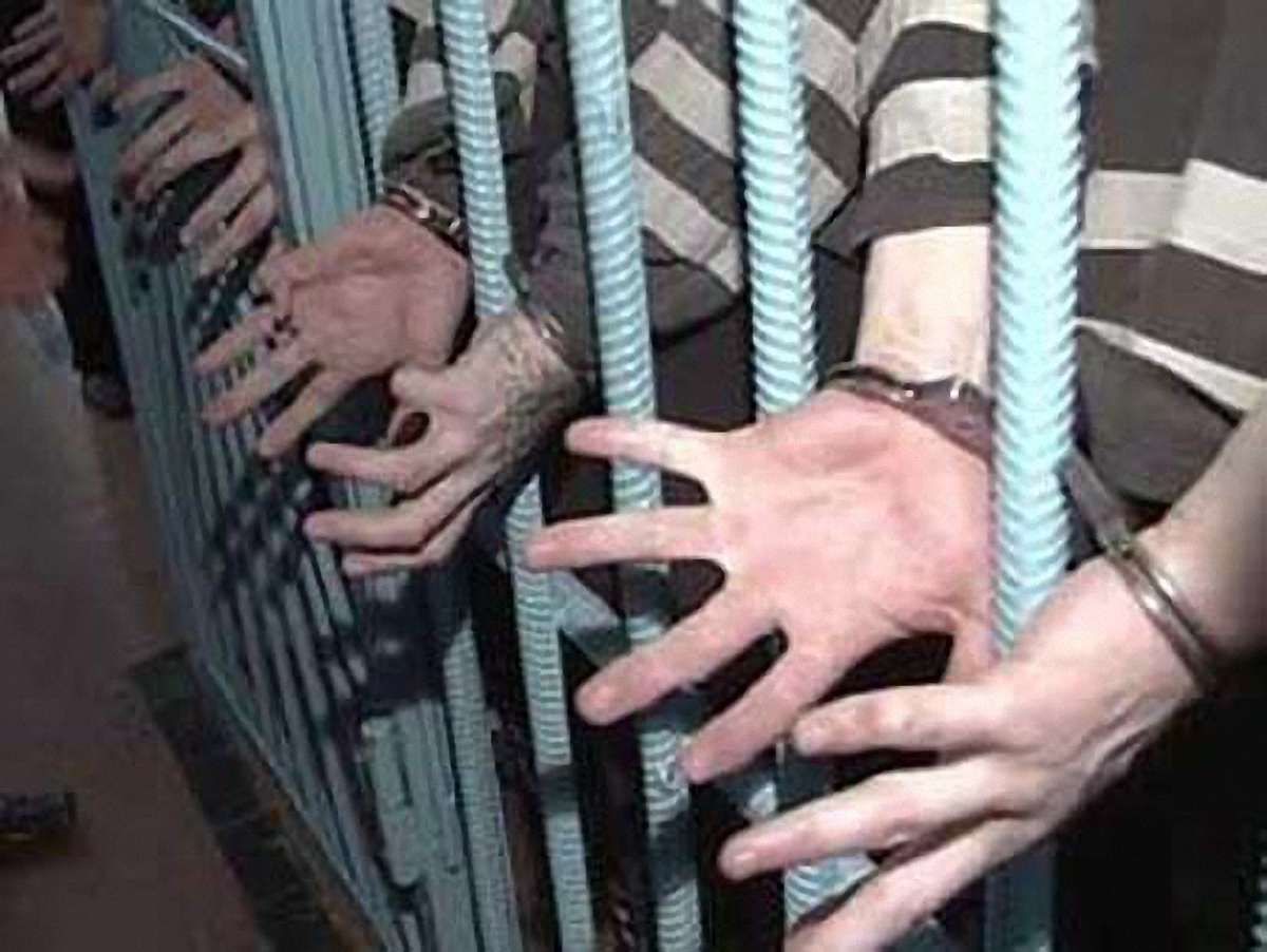 Нардепи пропонують повернути смертну кару і роздати людям зброю