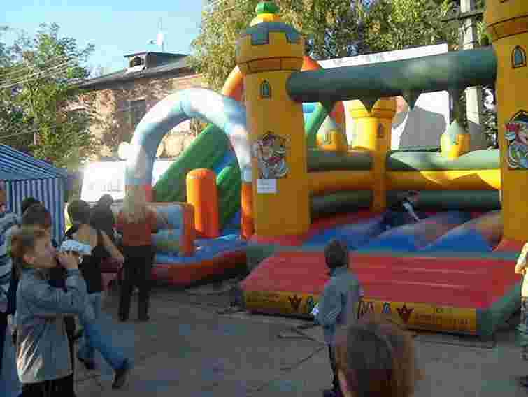 Чиновник вимагав $1 тис. хабара за дозвіл на атракціони