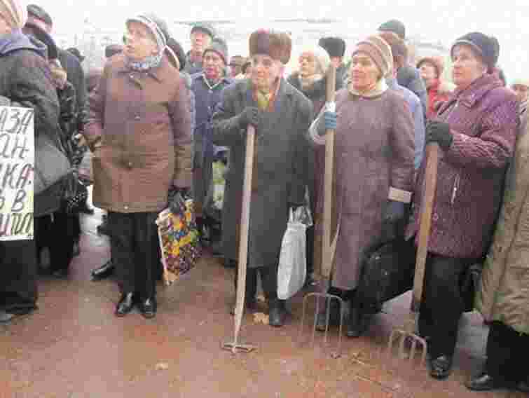 33% українців не живе, а виживає, - опитування