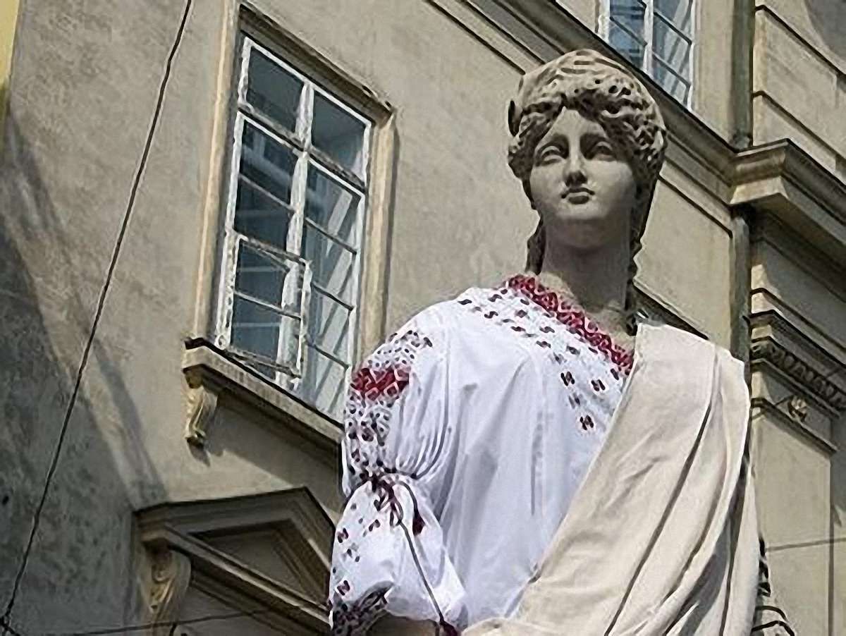 Львів’ян закликають одягати вишиванки на Євро-2012