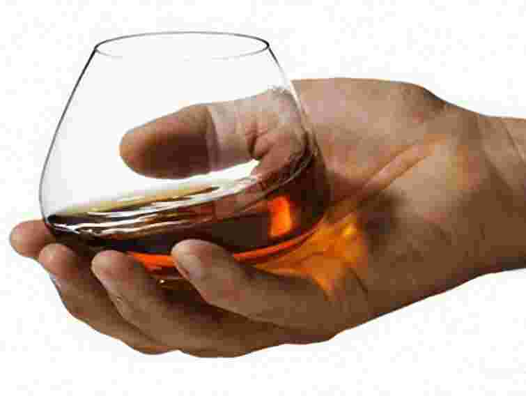 Водій ВАЗу перевозив 260 пляшок «Десни» без документів