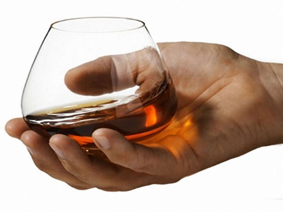 Водій ВАЗу перевозив 260 пляшок «Десни» без документів