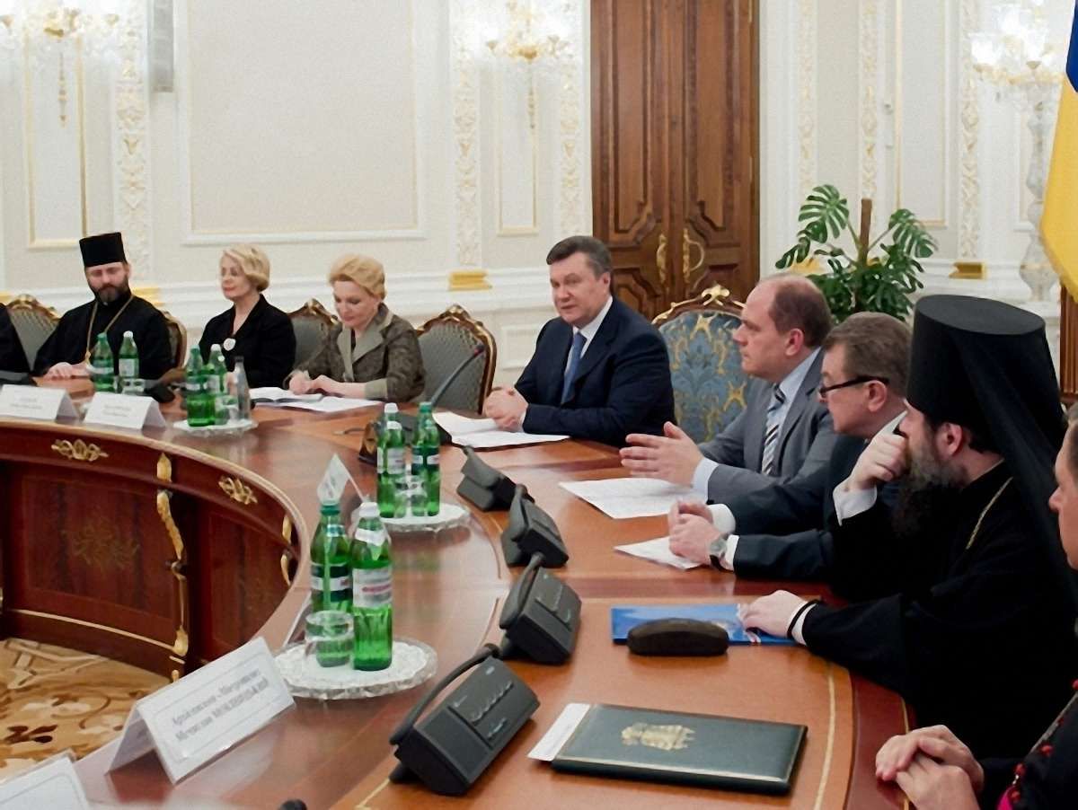 Янукович хоче двічі на рік зустрічатись з главами церков