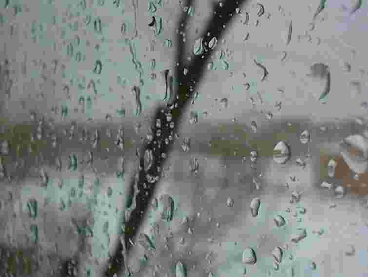 Завтра в Україні дощ з мокрим снігом