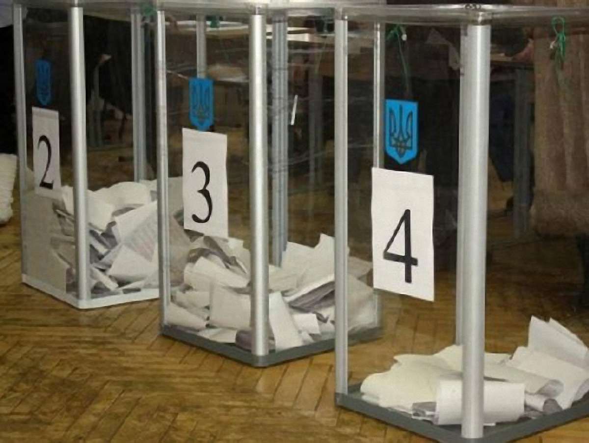 Ми готові прийняти всіх охочих спостерігачів, – Азаров