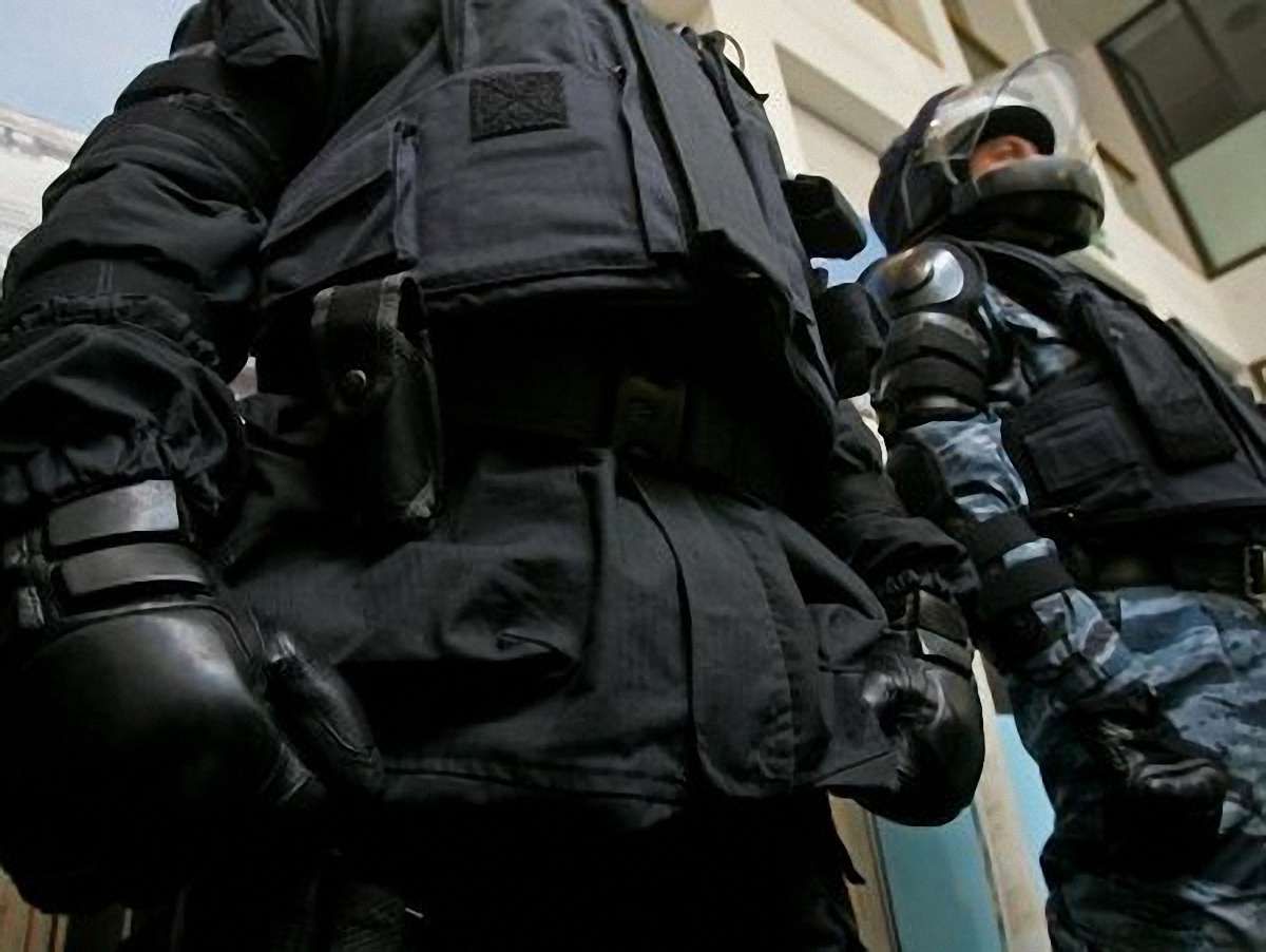 «Беркут» вигнав працівників «Тайфуну» з магазину у Львові