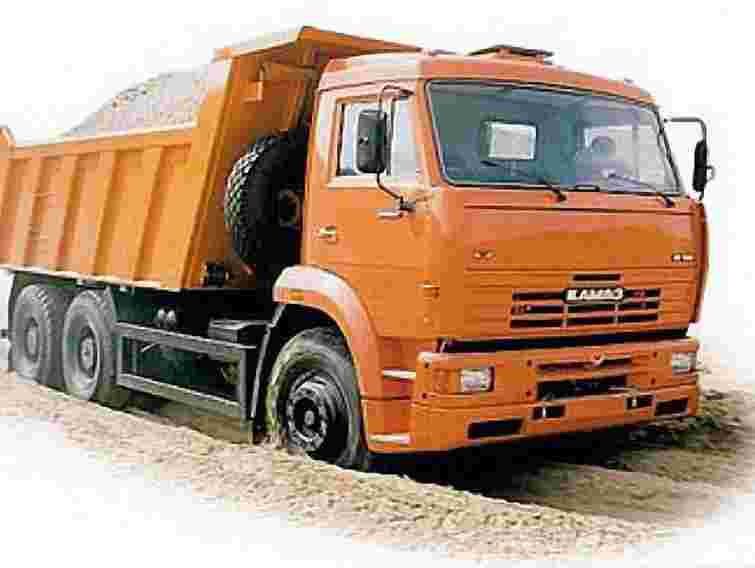 На Львівщині знайшли два КАМАЗи з піском без документів