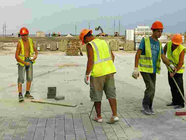 Об’єкти до Євро-2012 в Україні готували 40 тис. будівельників