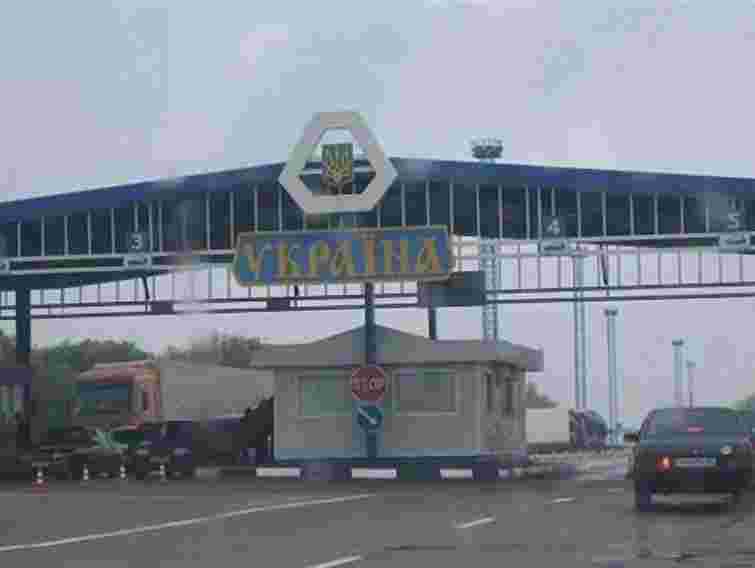 Львівська митниця запевняє, що працює у звичному режимі