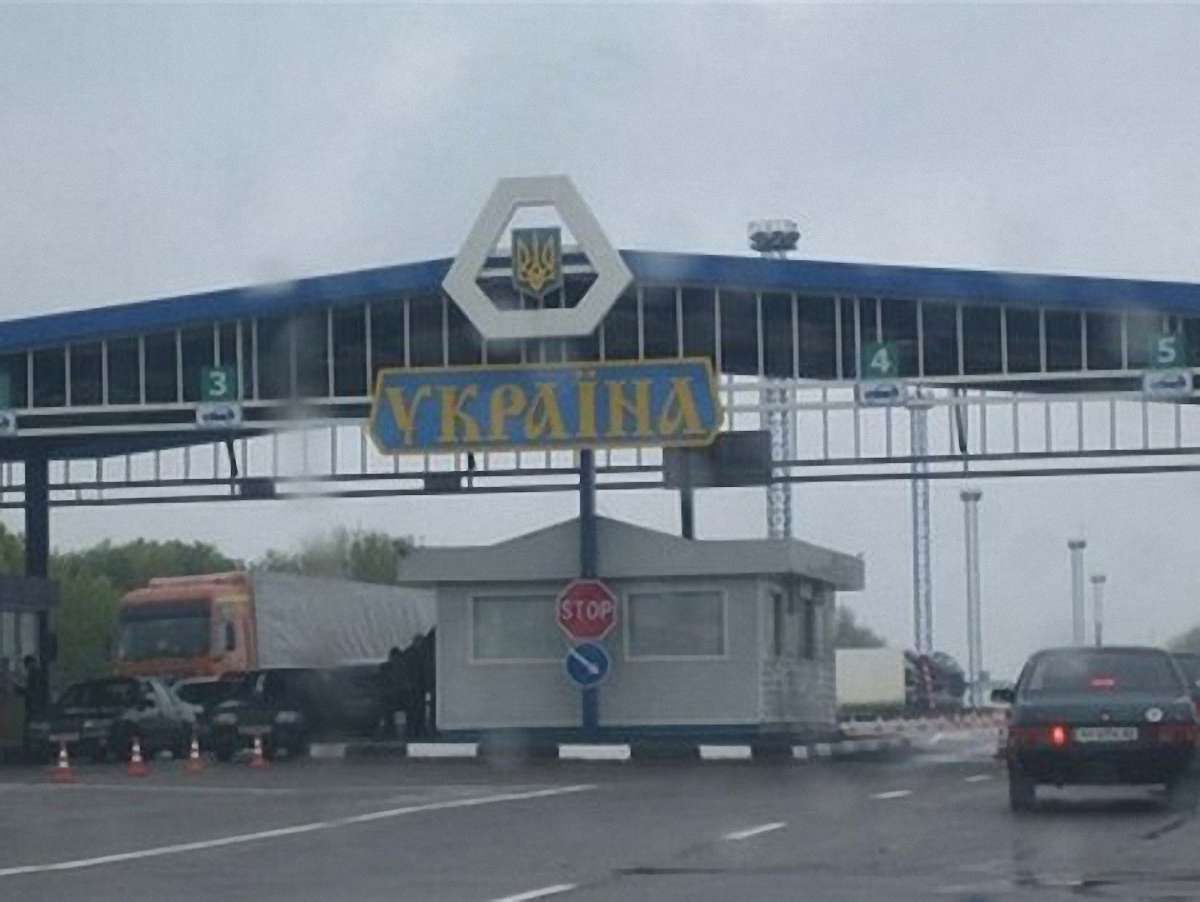 Львівська митниця запевняє, що працює у звичному режимі