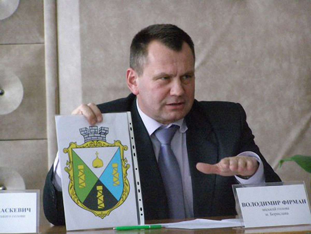 Меру Борислава розбили вікна в будинку і в авто
