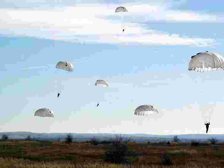 На Львівщині за два дні десантники зробили 600 стрибків