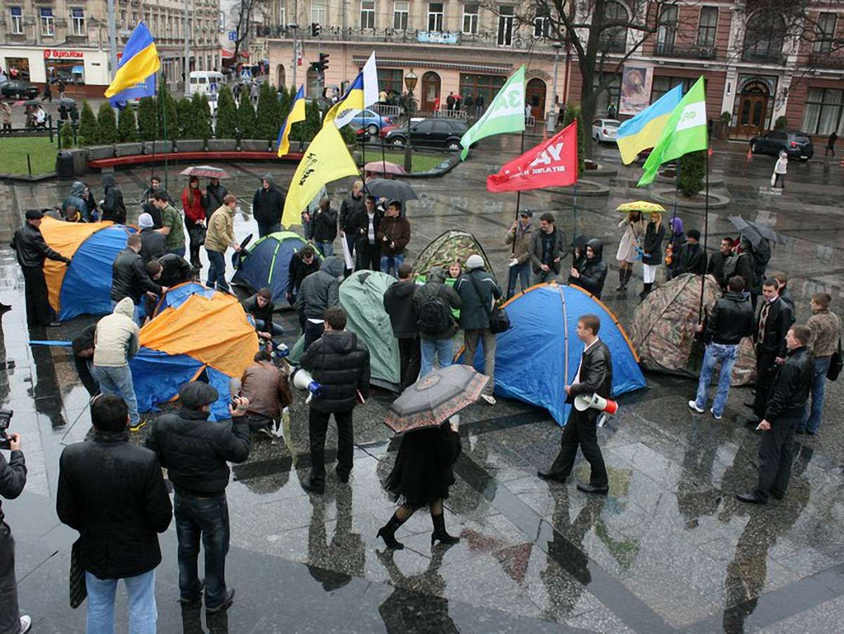 У Львові готували намети до виборчих протестів восени