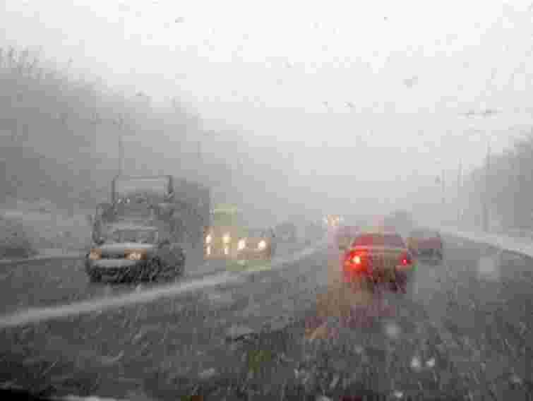 На завтра в Україні штормове попередження