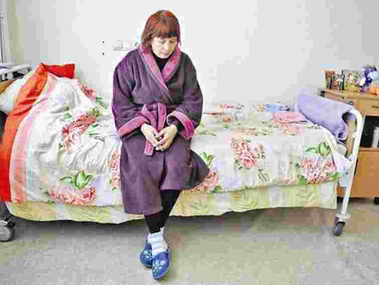 Мама Оксани Макар передасть зібрані гроші іншій жертві насилля