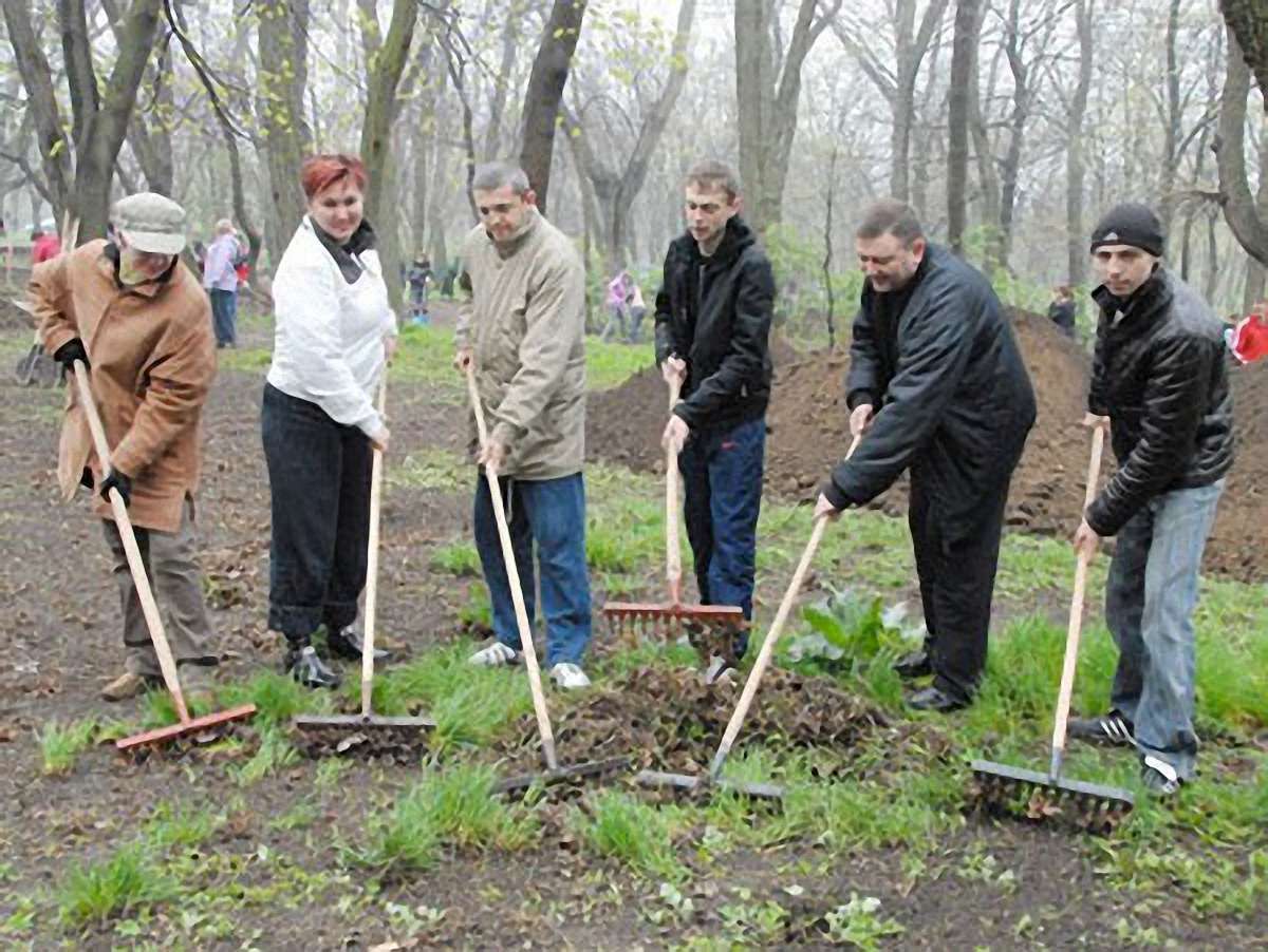 У Львові членів ОСББ закликають долучитися до міської толоки
