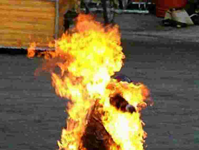 На Прикарпатті жінка намагалась спалити себе