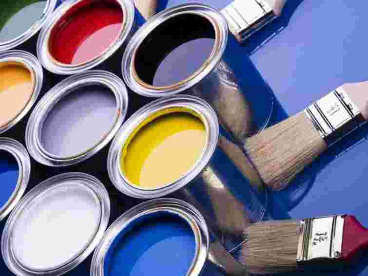 На Львівщині перекинулася вантажівка із 20 тоннами фарби