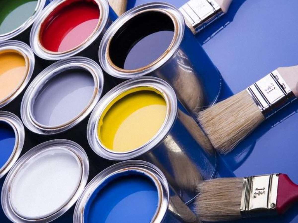 На Львівщині перекинулася вантажівка із 20 тоннами фарби