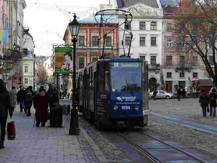 Завтра обмежать рух трамваїв через площу Ринок