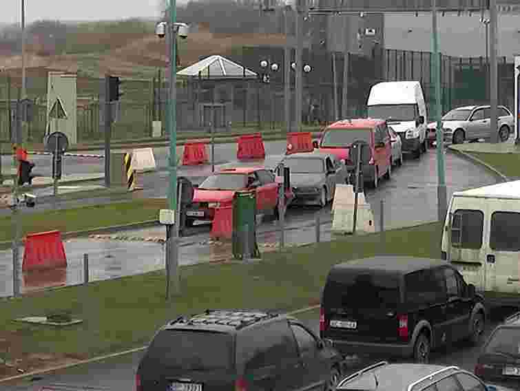 У Львові митника судитимуть за підробку документів