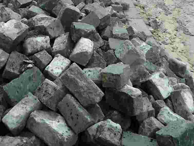 У Львові затримали двох крадіїв бруківки