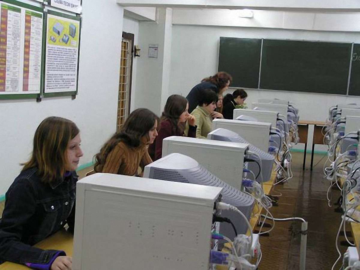 Дві третини вакансій в Україні передбачають знання комп’ютера