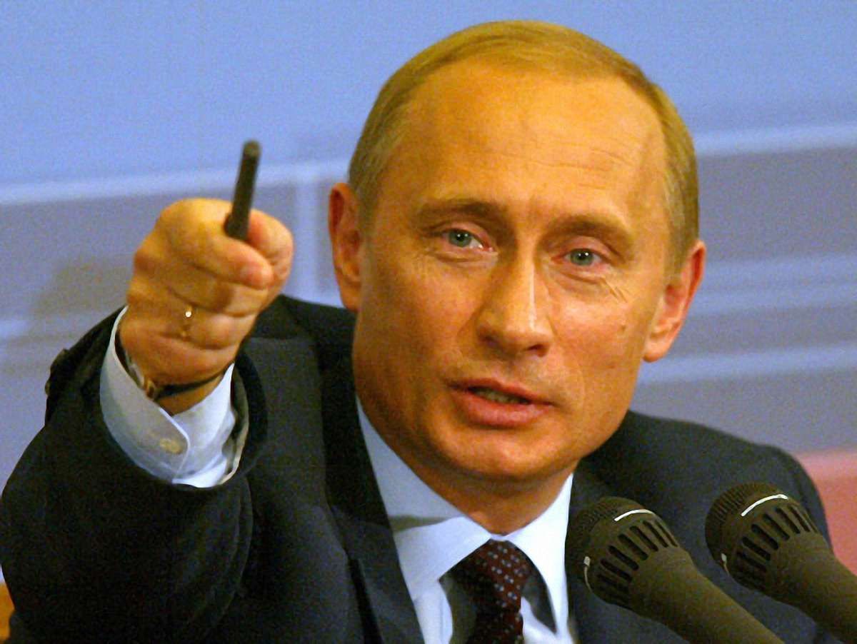 Путін вирішив пересадити чиновників на російські авто