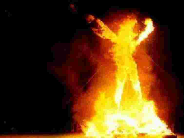 У Києві пенсіонер хотів спалити себе під вікнами Януковича