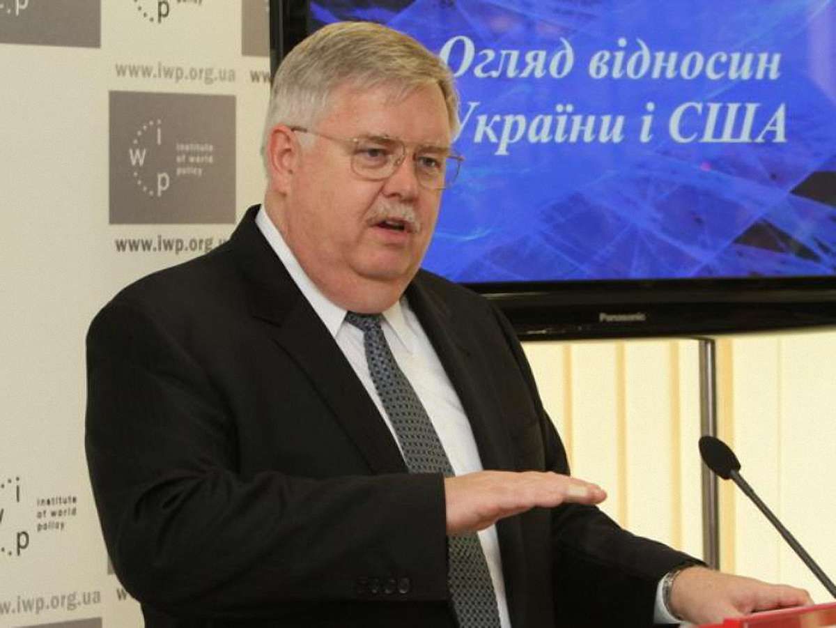 Посол США  обіцяє допомогу спостерігачам на виборах в Україні