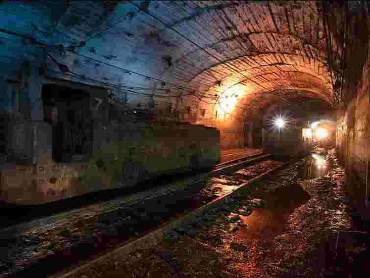 На Донеччині обвалилася порода у шахті: тривають пошуки гірника