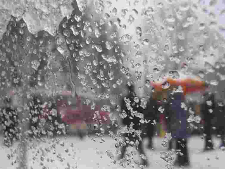 Завтра у Західній Україні – дощ зі снігом