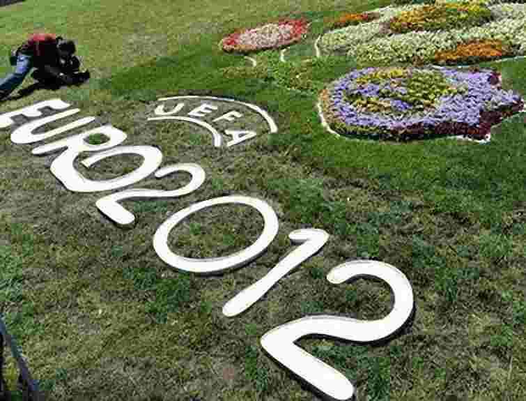 Департамент «Євро-2012» передав матеріальні цінності Агенції з підготовки до чемпіонату