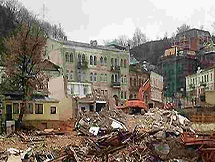 У Києві на Андріївському узвозі знесли 3 історичні будівлі, - ЗМІ  