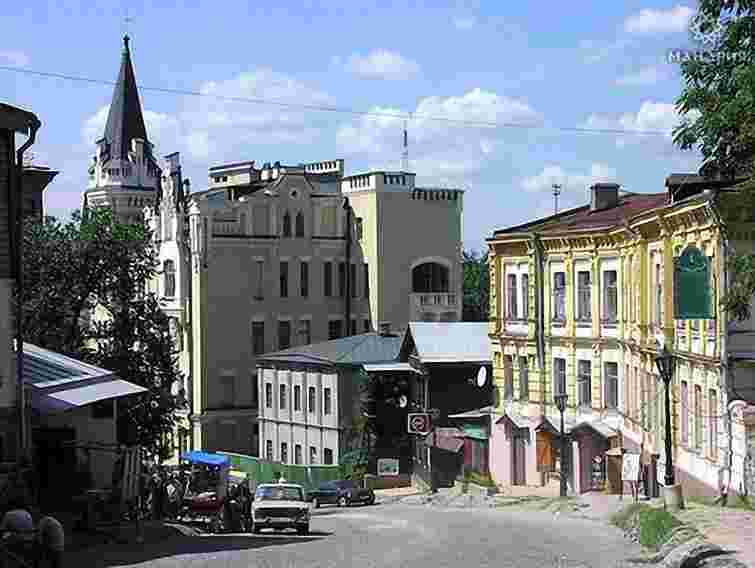 Будівельники стверджують, що знесли лише 1 будинок на Узвозі