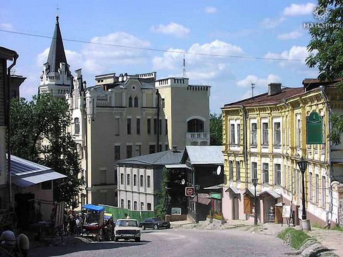 Будівельники стверджують, що знесли лише 1 будинок на Узвозі
