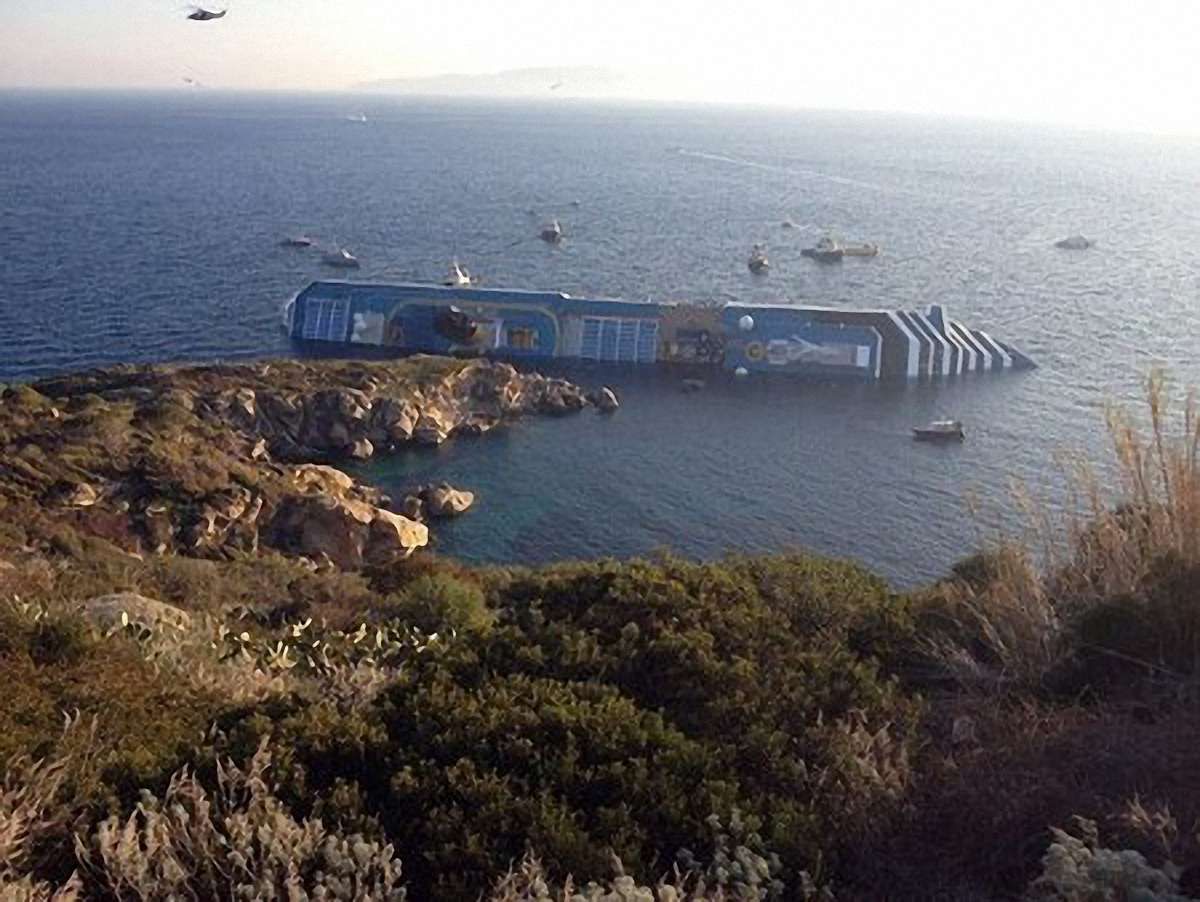 Капітана лайнера Costa Concordia залишили під домашнім арештом