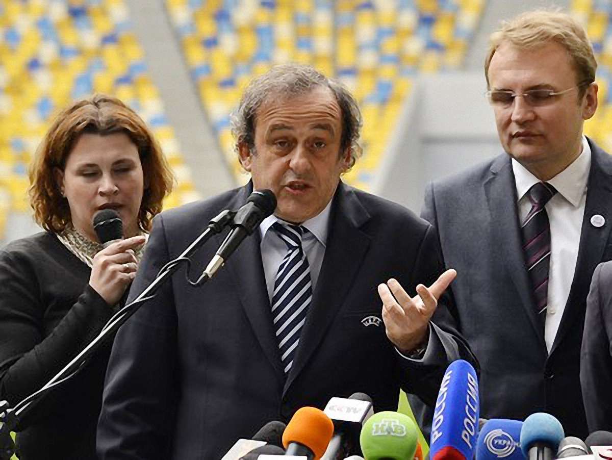 Платіні проводить нараду по Євро-2012 без Януковича